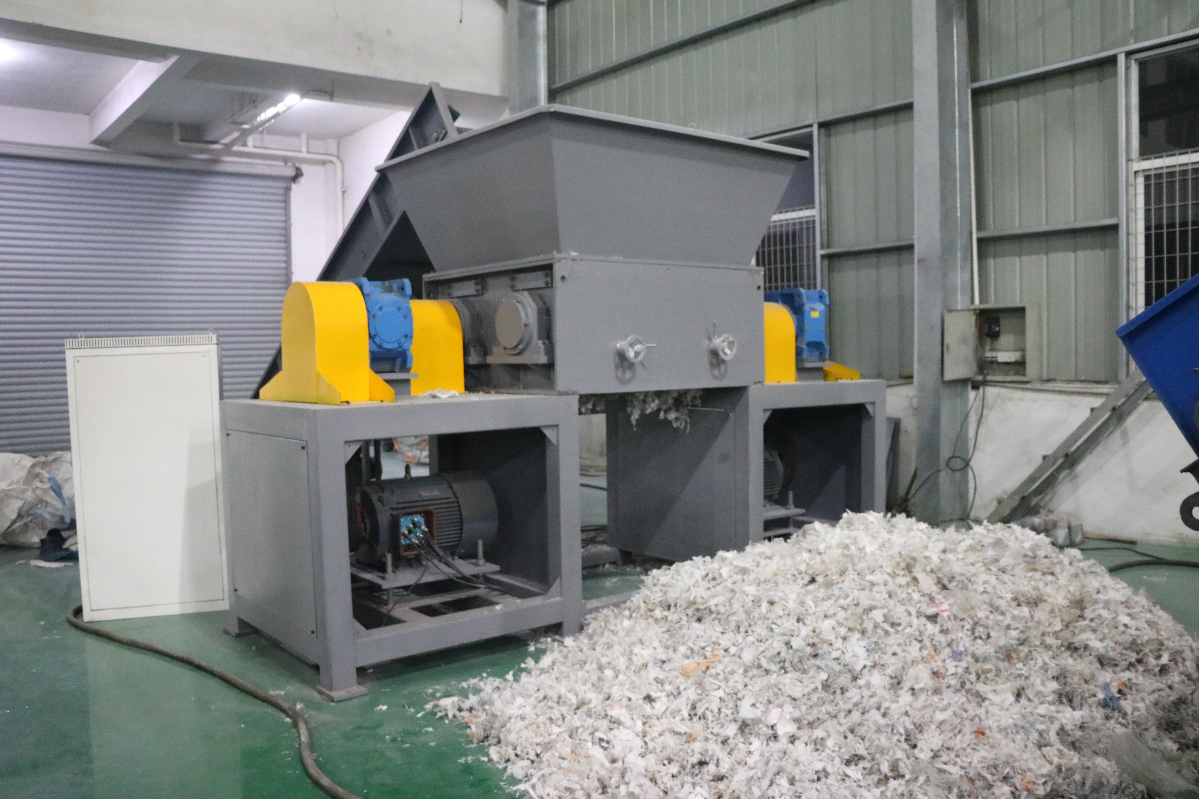 Waste Plastic PP PE Film Bags Crusher Shredder Machine for Sale